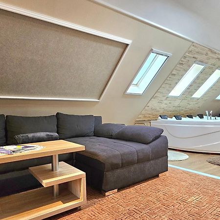 Apartman Siesta Buek - Buekfuerdo Екстериор снимка