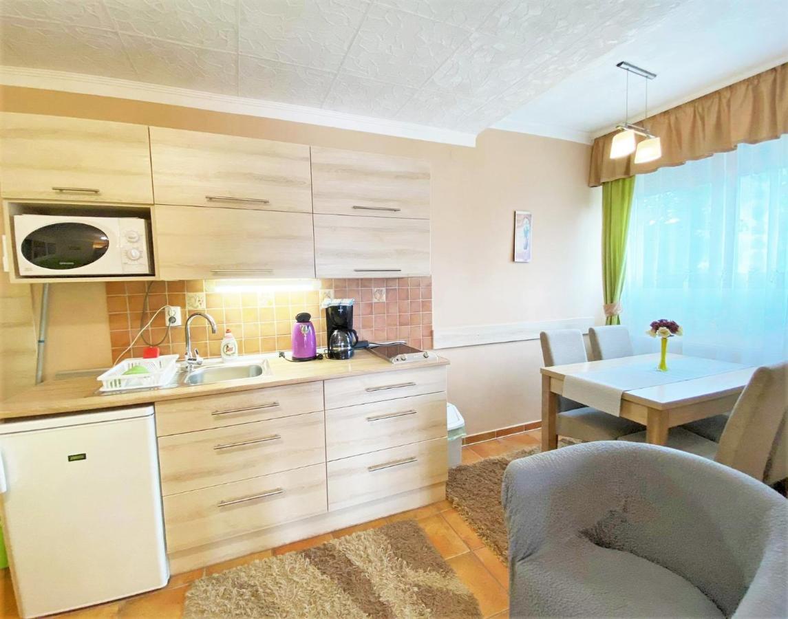 Apartman Siesta Buek - Buekfuerdo Екстериор снимка