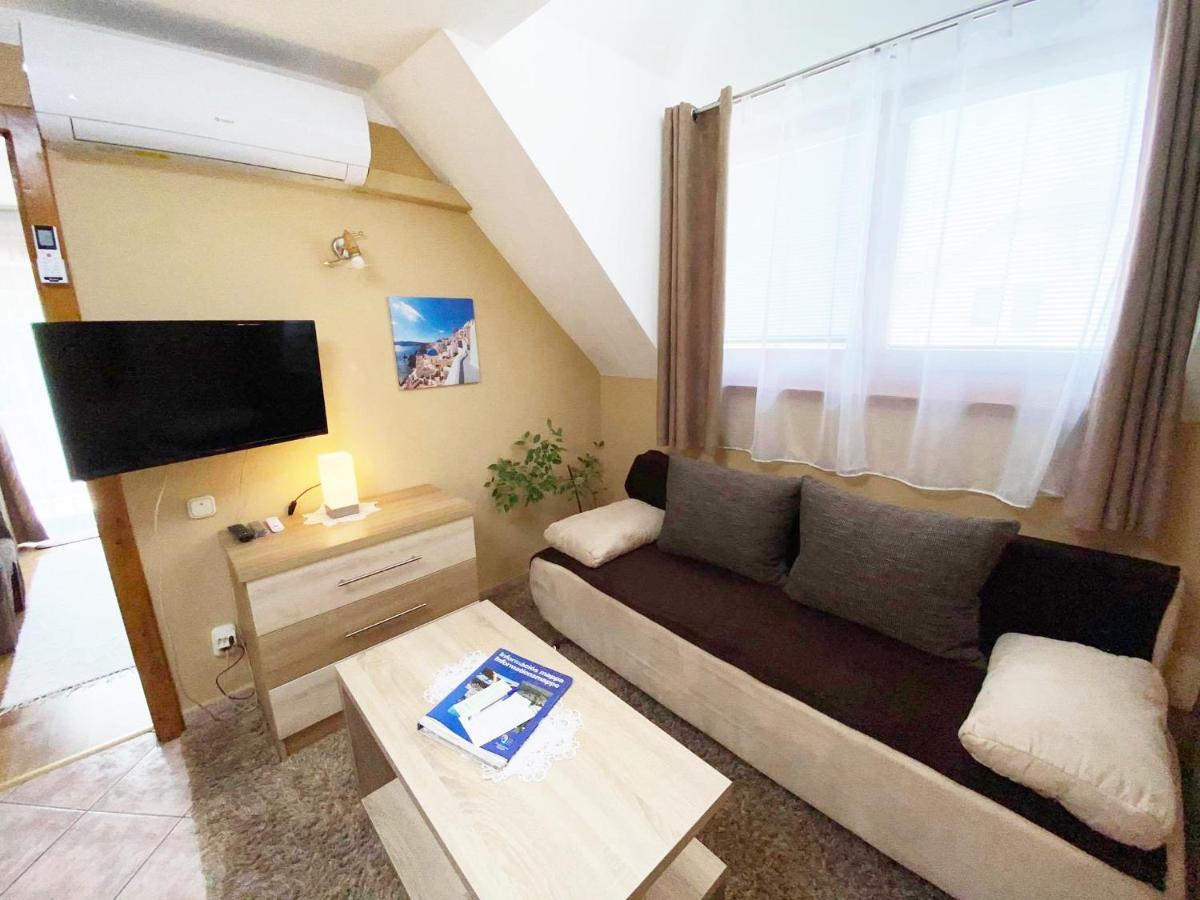 Apartman Siesta Buek - Buekfuerdo Екстериор снимка