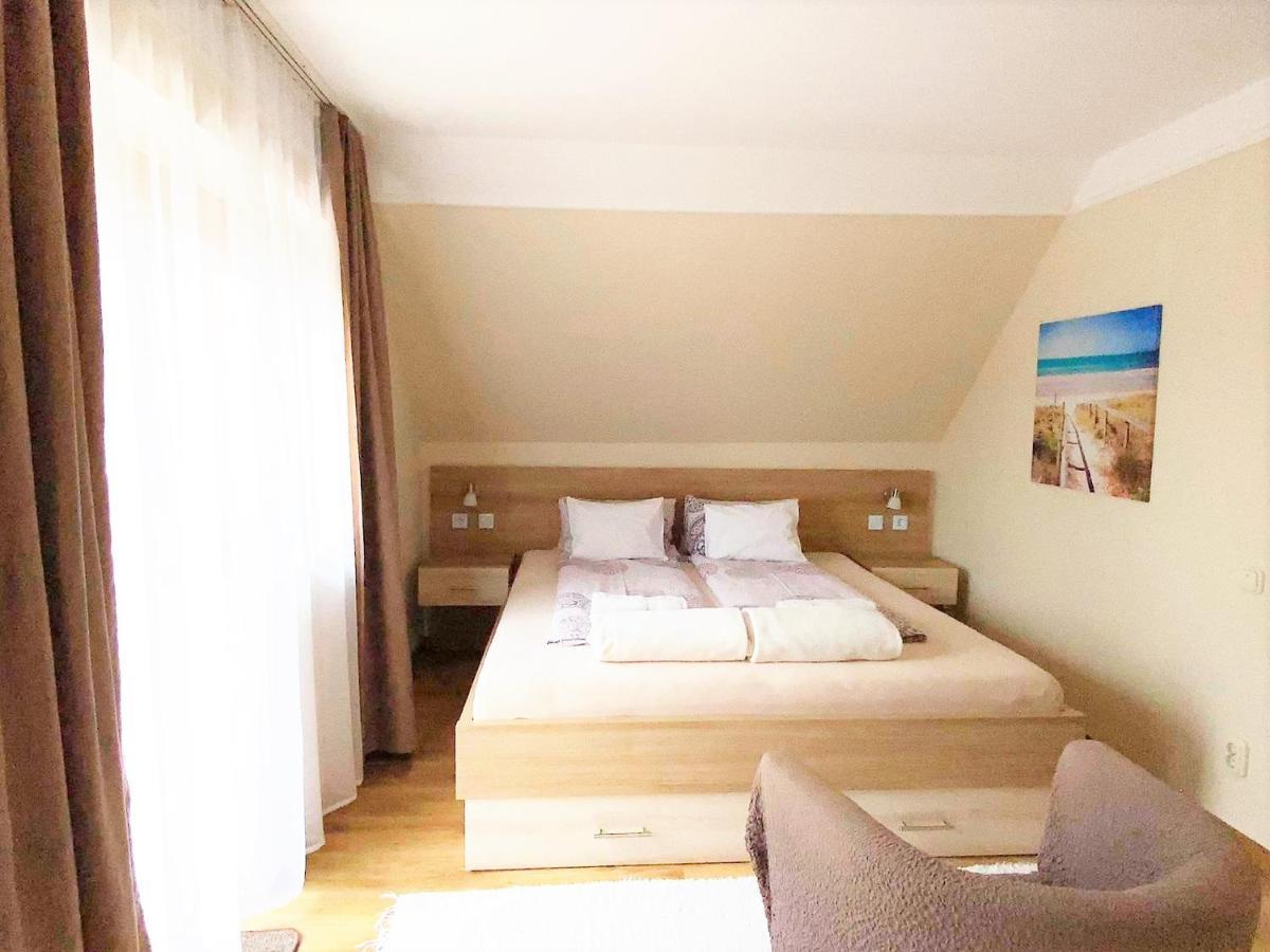 Apartman Siesta Buek - Buekfuerdo Екстериор снимка