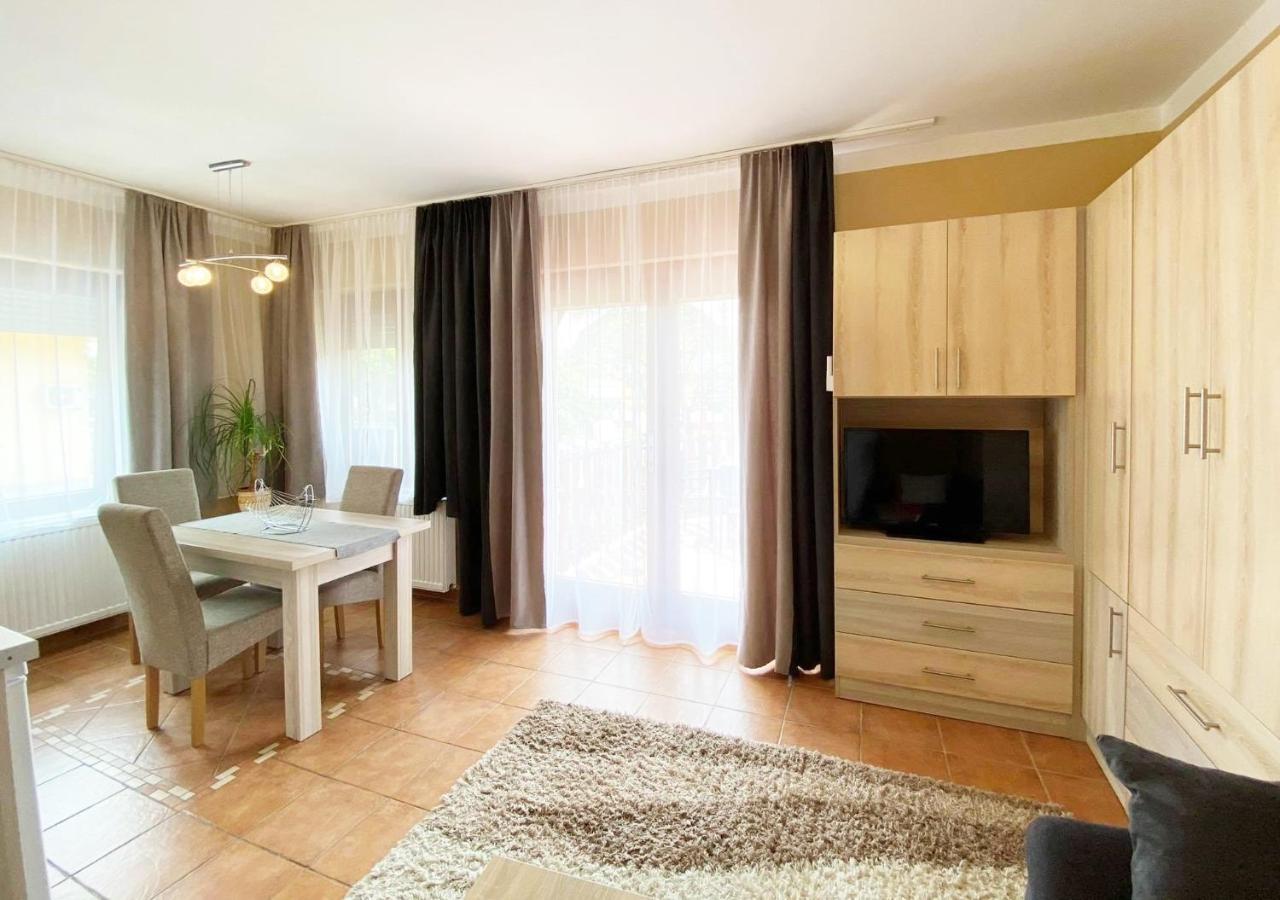Apartman Siesta Buek - Buekfuerdo Екстериор снимка