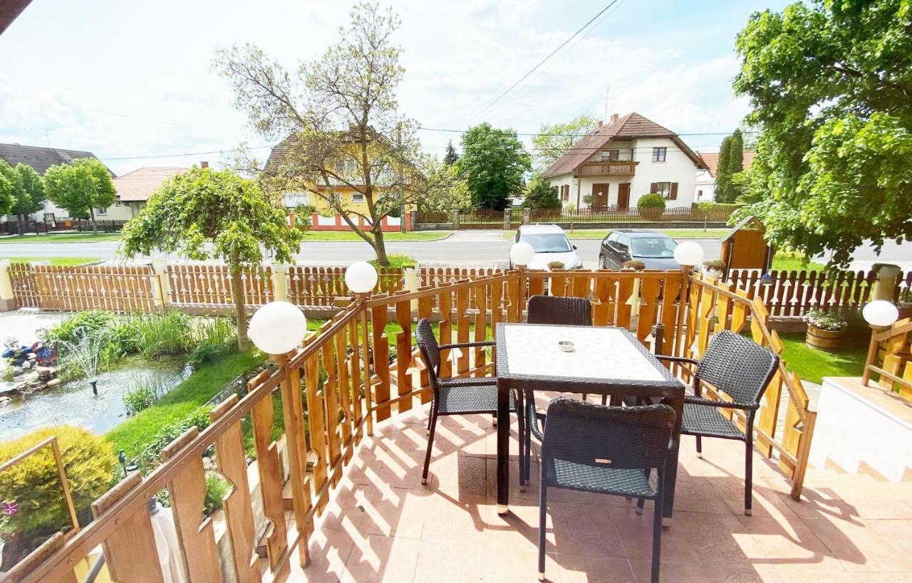 Apartman Siesta Buek - Buekfuerdo Екстериор снимка