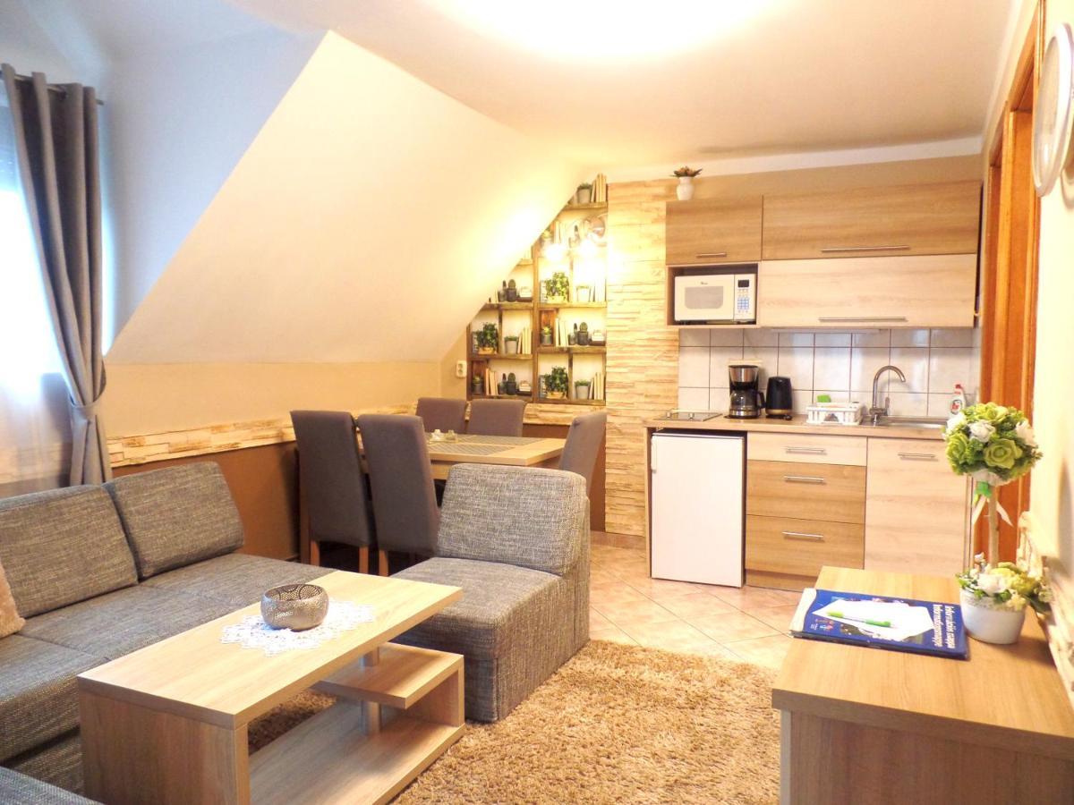 Apartman Siesta Buek - Buekfuerdo Екстериор снимка