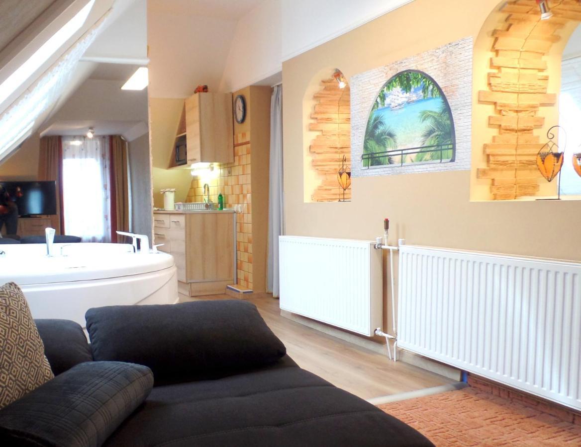 Apartman Siesta Buek - Buekfuerdo Екстериор снимка