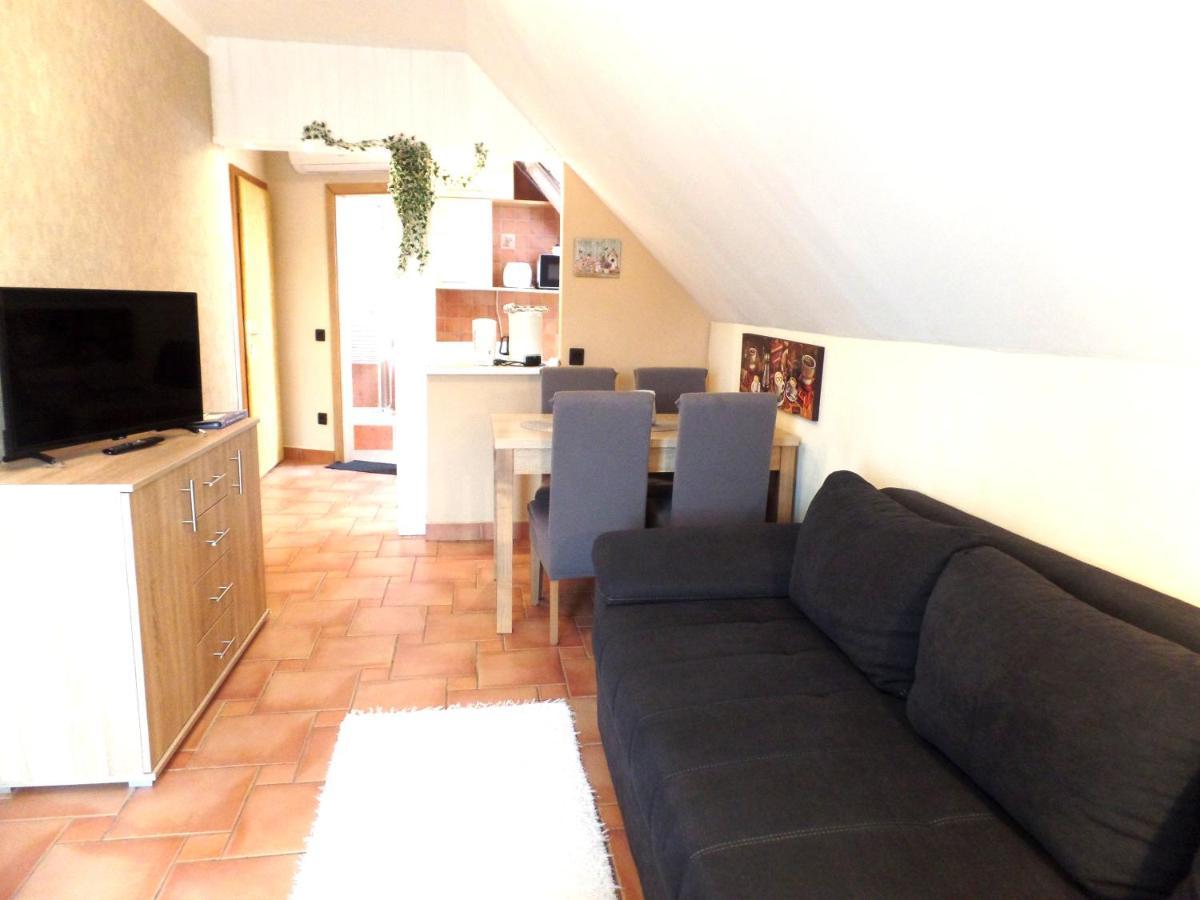 Apartman Siesta Buek - Buekfuerdo Екстериор снимка