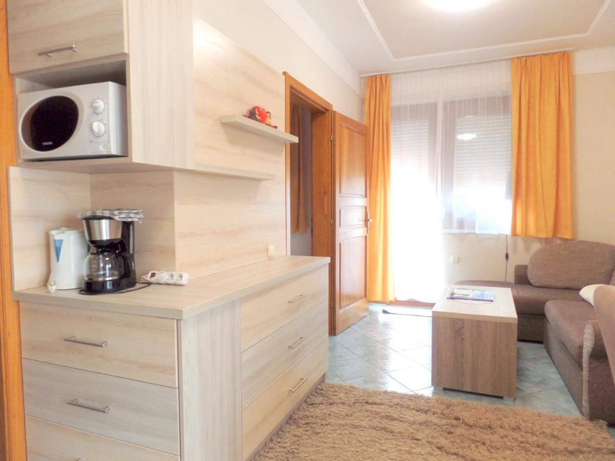 Apartman Siesta Buek - Buekfuerdo Екстериор снимка