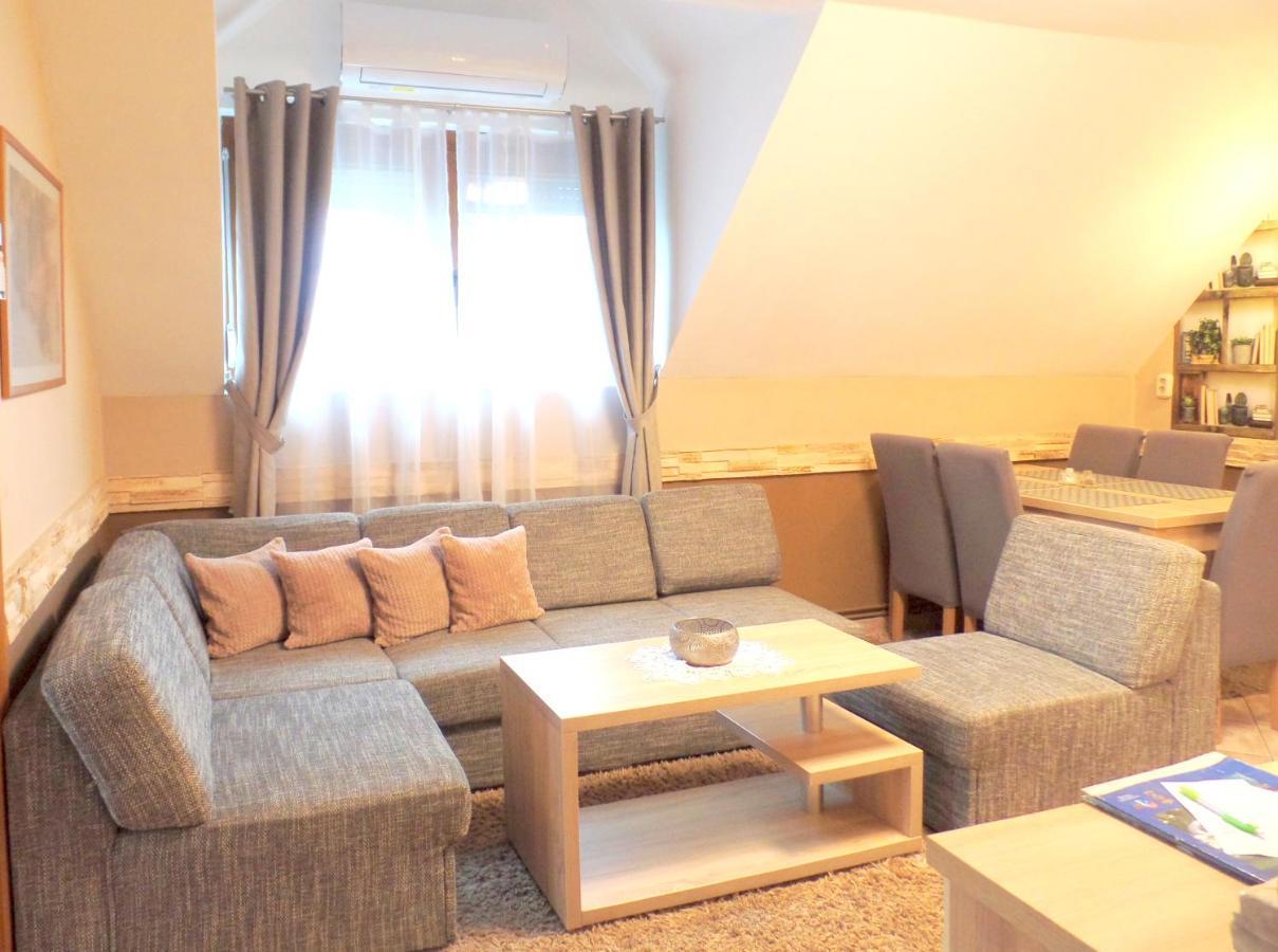 Apartman Siesta Buek - Buekfuerdo Екстериор снимка