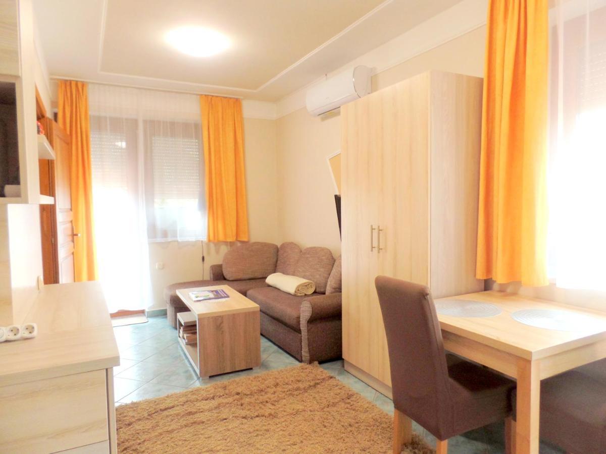 Apartman Siesta Buek - Buekfuerdo Екстериор снимка