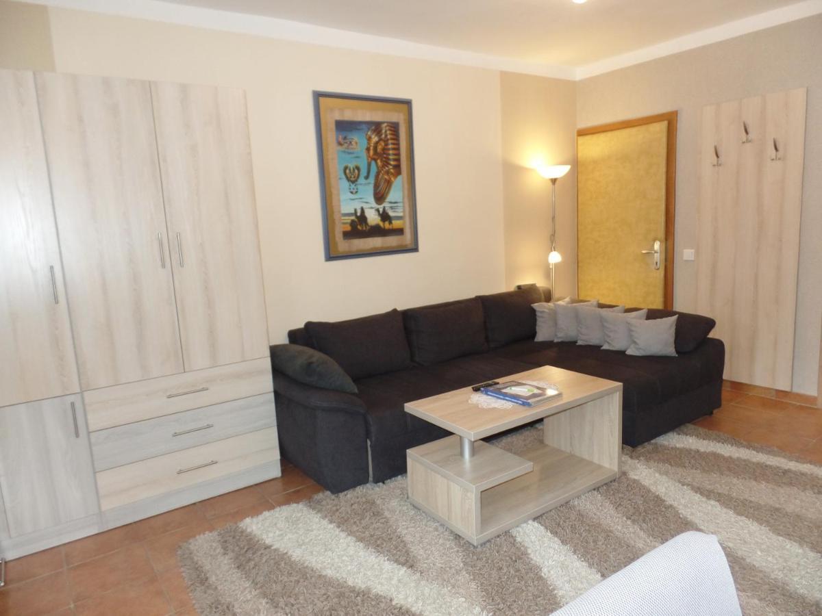 Apartman Siesta Buek - Buekfuerdo Екстериор снимка