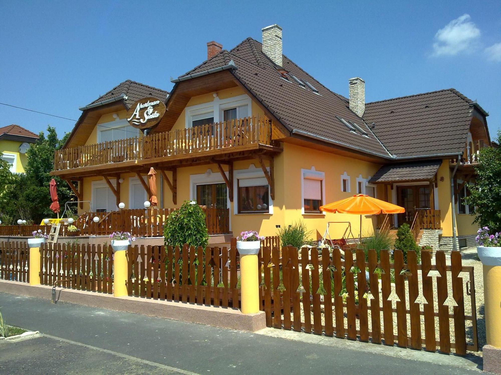 Apartman Siesta Buek - Buekfuerdo Екстериор снимка