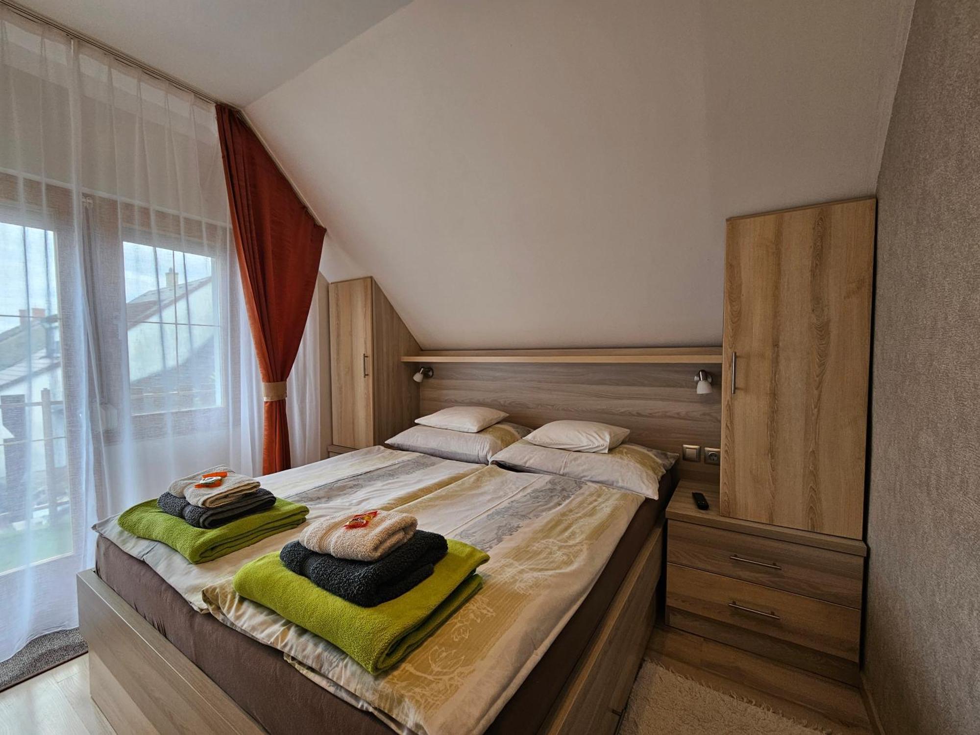 Apartman Siesta Buek - Buekfuerdo Екстериор снимка