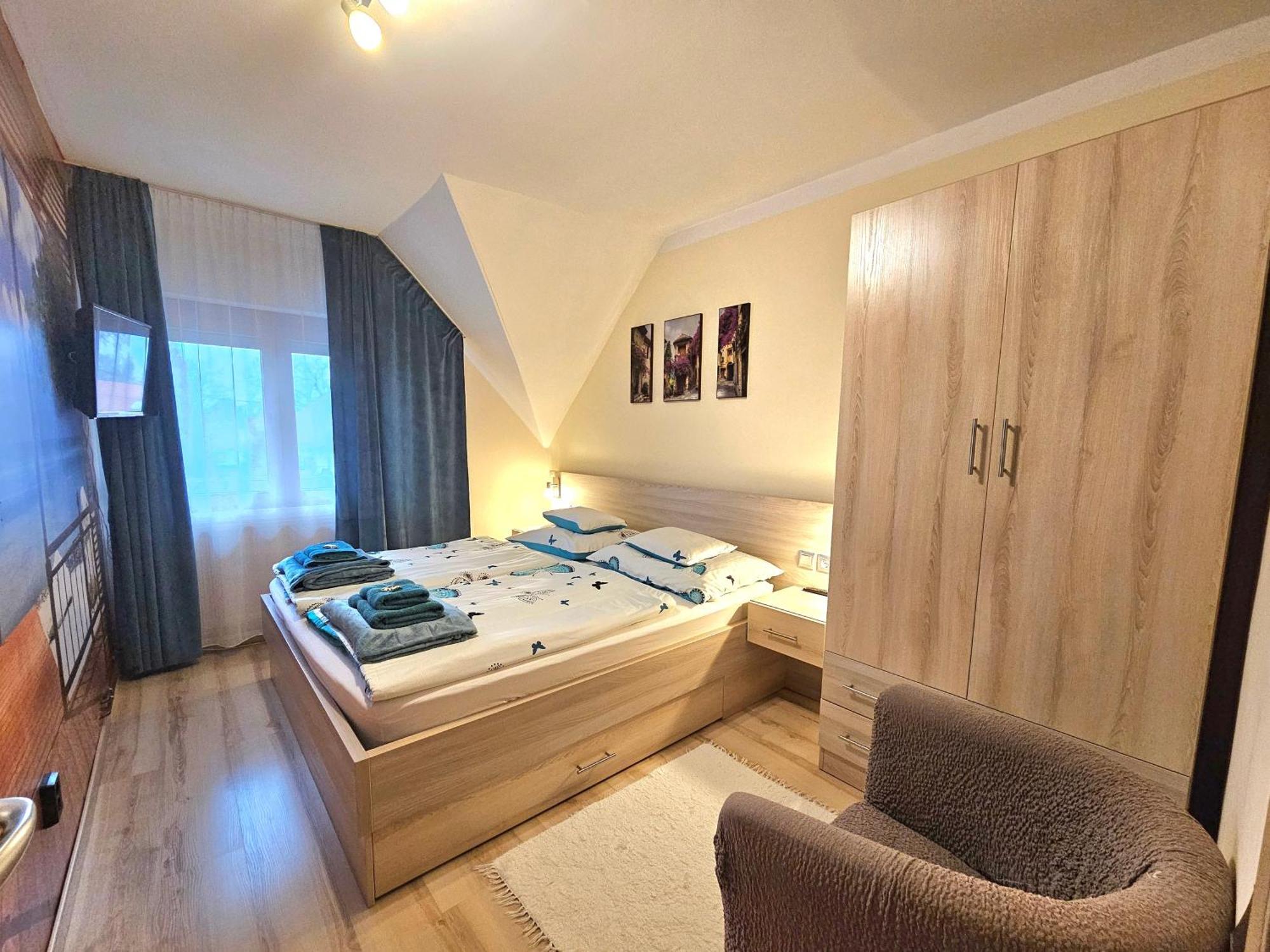 Apartman Siesta Buek - Buekfuerdo Екстериор снимка