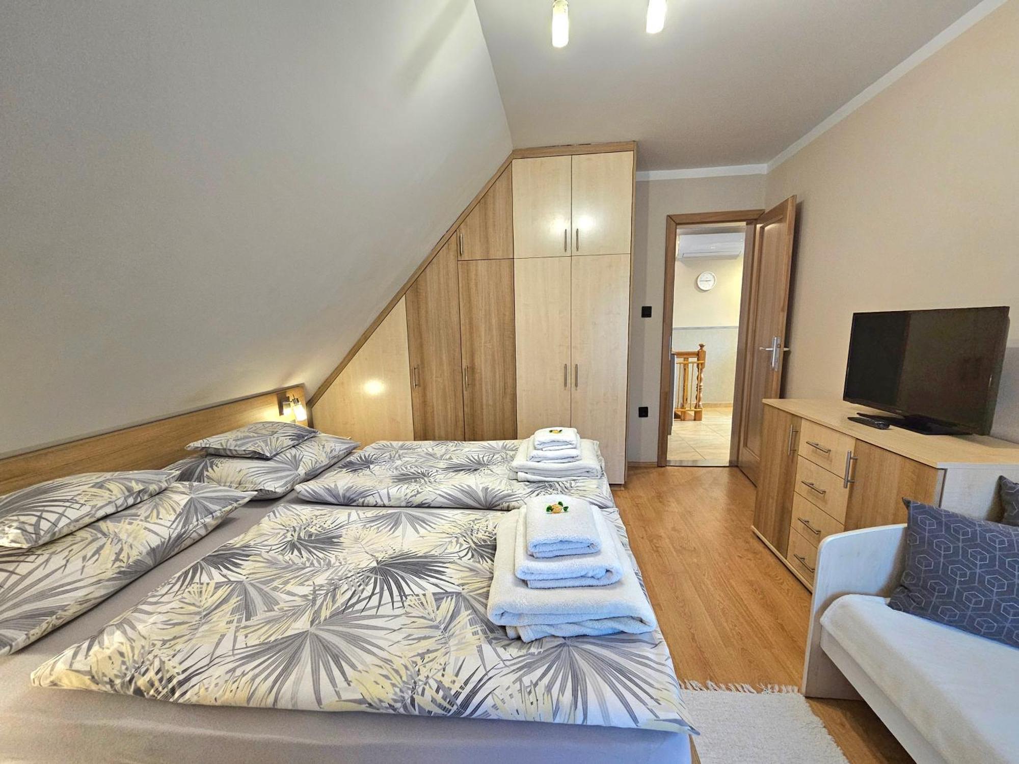 Apartman Siesta Buek - Buekfuerdo Екстериор снимка