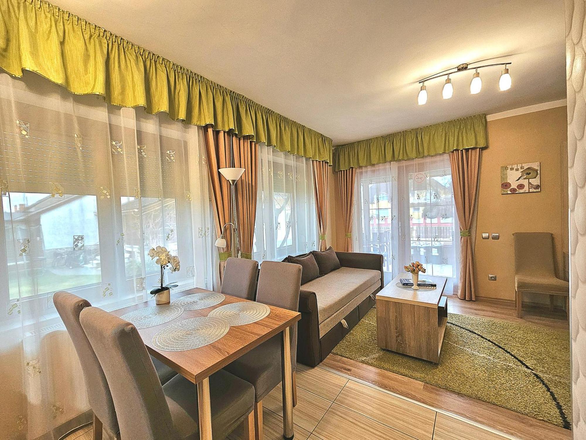 Apartman Siesta Buek - Buekfuerdo Екстериор снимка