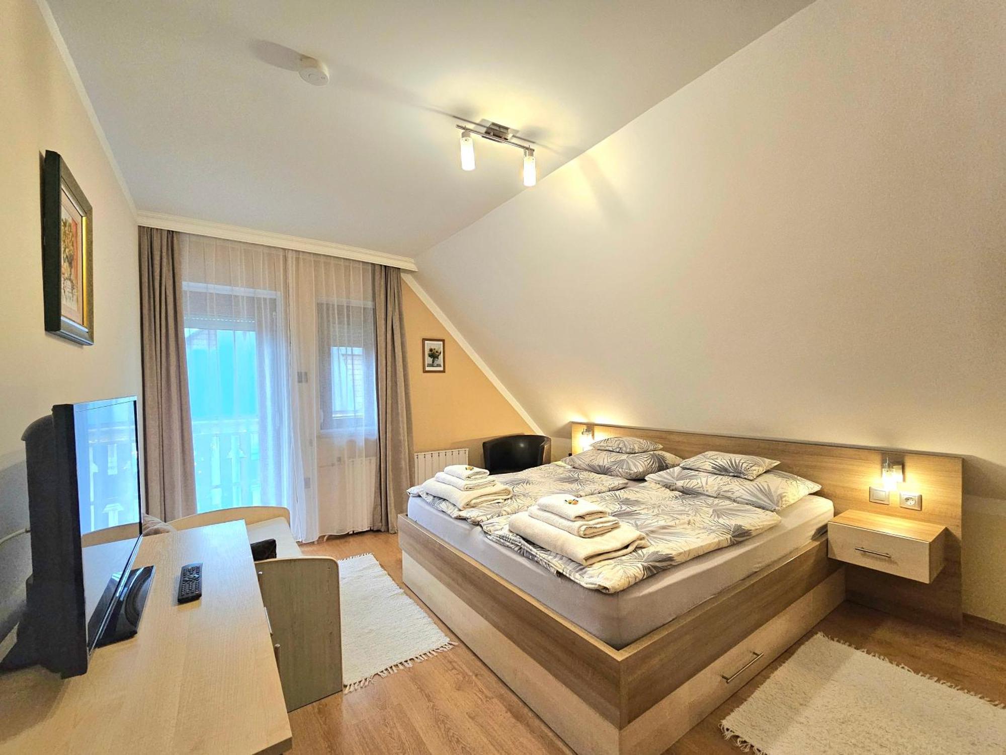 Apartman Siesta Buek - Buekfuerdo Екстериор снимка