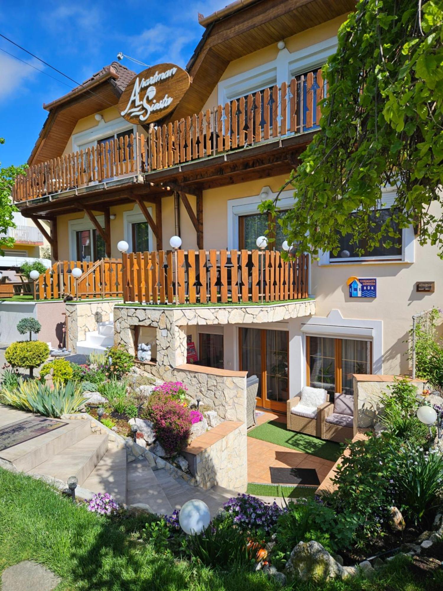 Apartman Siesta Buek - Buekfuerdo Екстериор снимка